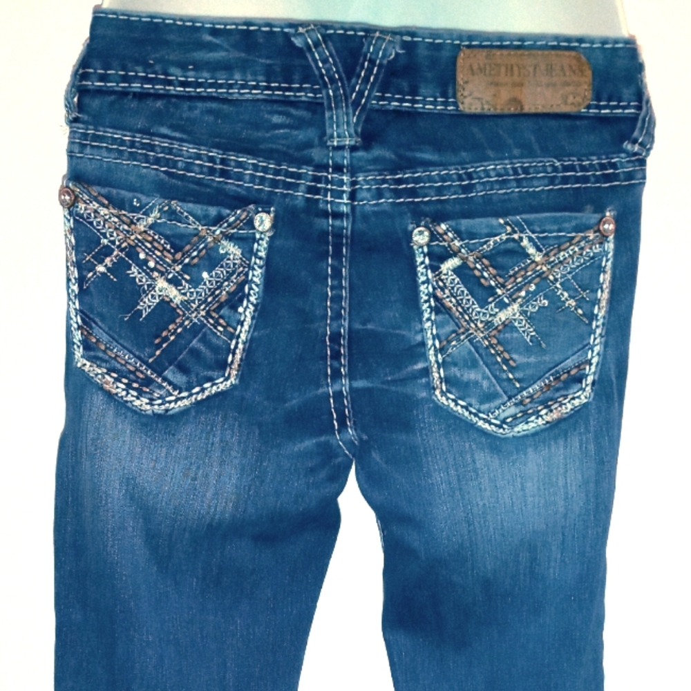 3 - AMETHYST - BOOTCUT JEANS WITH NEUTRAL COLORS